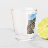 スペインのロンダにある古い歴史的な橋 ショットグラス (左)