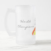 スペインの世界のチャンピオンによって曇らされるマグ フロストグラスビールジョッキ (左)