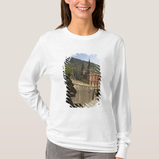 スペイン北西部、コバドンガ聖地教会。 Tシャツ (正面)