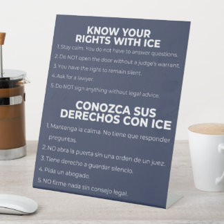 スペイン語と英語で知る自分の権利 ICE 台座サイン