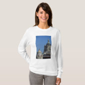 スペイン、カタルーニャ州、バルセロナ バルセロナの屋上 2 Tシャツ (正面フル)