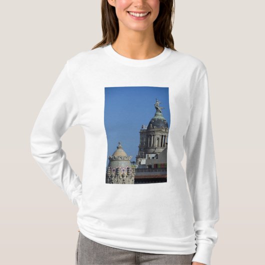 スペイン、カタルーニャ州、バルセロナ バルセロナの屋上 2 Tシャツ (正面)