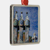 スペイン、カタロニア、バルセロナ。カーサ·バトロ(1906)。2 メタルオーナメント (右)