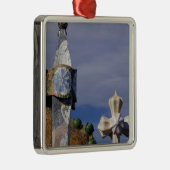 スペイン、カタロニア、バルセロナ。カーサ·バトロ(1906)。3 メタルオーナメント (右)