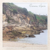 スペイン，コルナ | ロッキークリフ付きの風光明媚なビーチ ガラスコースター (正面)