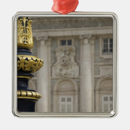 スペイン、マドリード。宮殿王室の、金華美箔付きランプ メタルオーナメント (正面)