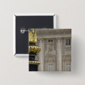 スペイン、マドリード。宮殿王室の、金華美箔付きランプ 缶バッジ (正面&裏面)