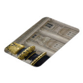 スペイン、マドリード。金王室の金の華美ランプ マグネット (左側)