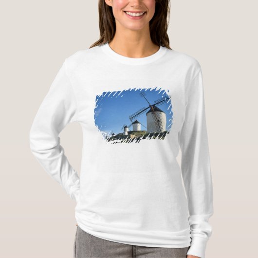 スペイン ラ・マンチャ コンスエグラ 風車 2 Tシャツ (正面)