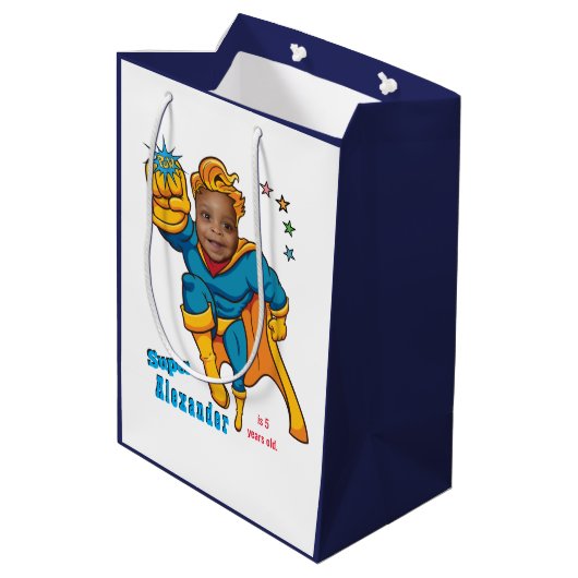 スペシャルスーパーヒーローアメージング飛んでいるフォト誕生日 ミディアムペーパーバッグ (裏面アングル)