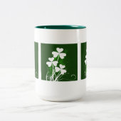 スペシャルセントパトリックの日コーヒーマグ – 15オズ。 ツートーンマグカップ (中央)