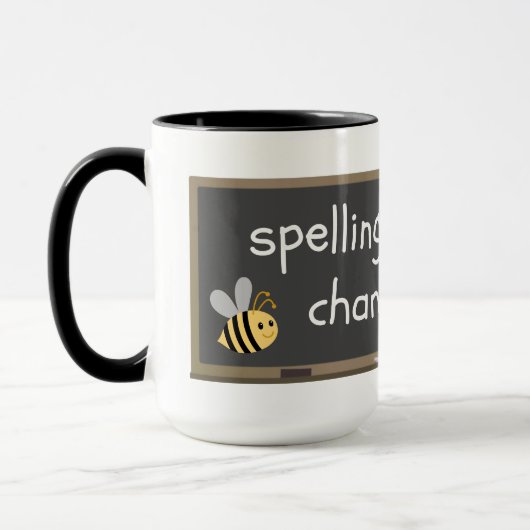 スペリングコンテストのChampeonの誤ったつづりのユーモア マグカップ (左)