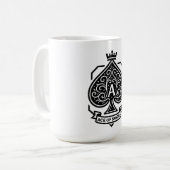 スペードのエースの紋章 — 王冠と透かし彫り コーヒーマグカップ (正面左)