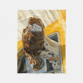 スポッテッドドッグオンカーライドアートプリント フリースブランケット (正面)