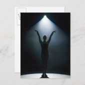 スポットライトで演じる女性の体操選手，スタジオ ポストカード (正面/裏面)