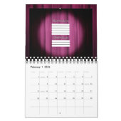 スポットライトの中心ステージのカーテンの背景 カレンダー (2月 2026)