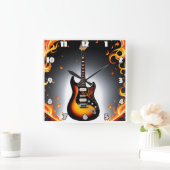 スポットライト輝くの中の炎のギター スクエア壁時計 (ホーム)