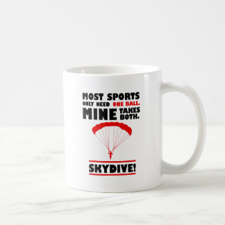 スポーツとスカイダイビングを兼ね備えたマインは コーヒーマグカップ
