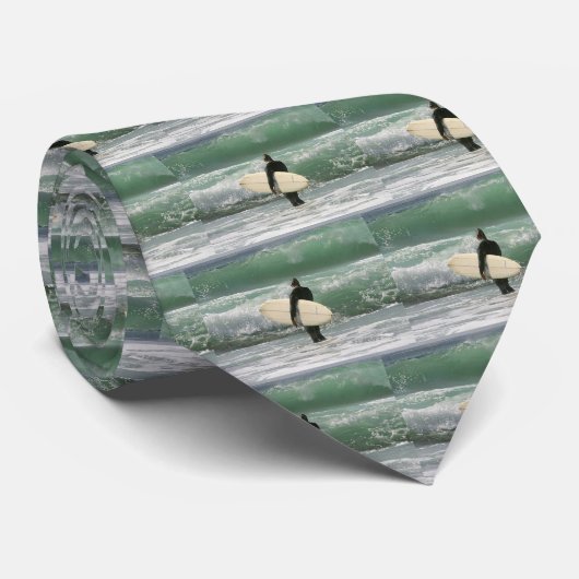 スポーツをサーフしているサーファー ネクタイ (ロール)