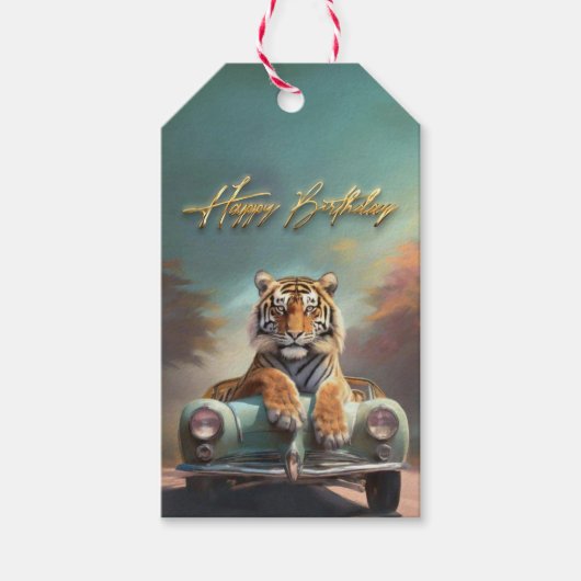 スポーツカーのハッピーバースデーに座っている虎 ギフトタグ (正面)