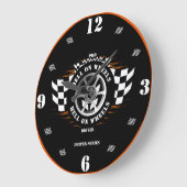 スポーツカーレーシングプロドライバー市松模様にフラグガレージ ラージ壁時計 (傾斜)