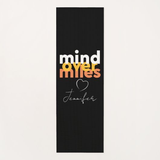 スポーツクールモチベーション黄色ブラックはっきりしたタイポグラフィ ヨガマット (正面)