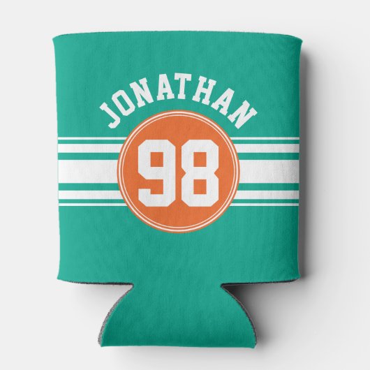 スポーツジャージーストライプズのエメラルド&オレンジの名前番号 缶クーラー (裏面)