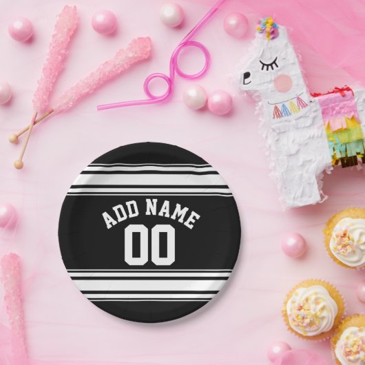スポーツジャージー黒ストライプと白の名前番号 ペーパープレート (パーティー)