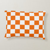 スポーツチェッカーボードイニシャルオレンジホワイトチーム アクセントクッション (裏面)