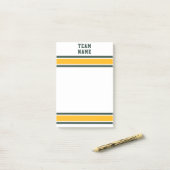 スポーツチーム名グリーン&金ゴールド(白ストライプ) ポストイット (デスク上)