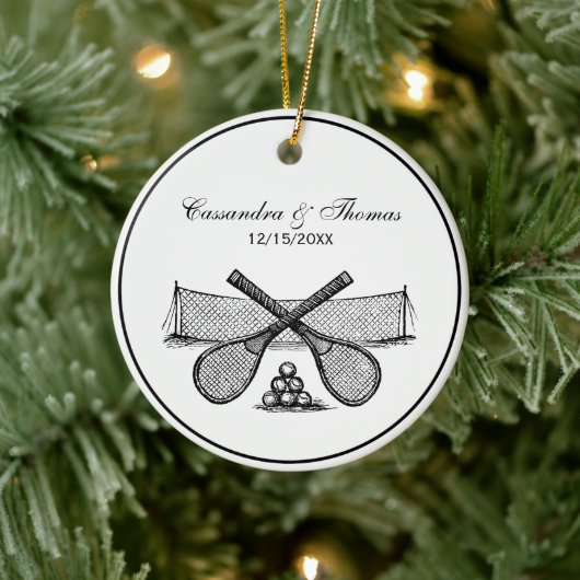 スポーツヴィンテージテニスネット、クロスしたレース、ボール セラミックオーナメント (ツリー)