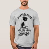 スポーツ以上のウェイクボーディングそれはライフスタイル Tシャツ (正面)