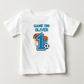 スポーツ初心者のお誕生日おめでとう ベビーTシャツ (正面)