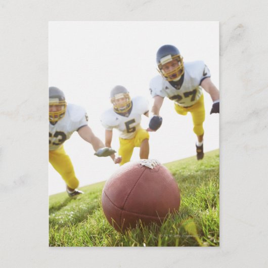 スポーツ遊選手がラグビーボールを持っている ポストカード (正面)