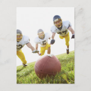 スポーツ遊選手がラグビーボールを持っている ポストカード