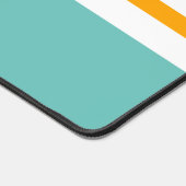 スポーティおもしろいライトティール（緑がかった色）ホワイトイエローレーシングストライプズ デスクマット (コーナー)