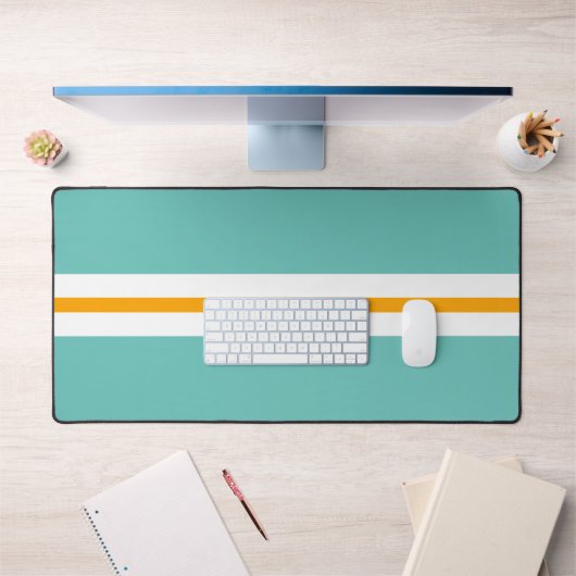 スポーティおもしろいライトティール(緑がかった色)ホワイトイエローレーシングストライプズ デスクマット (オフィス1)