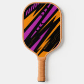 スポーティな背景パープルイエローとブラックモノグラム ピックルボールラケット (裏面)