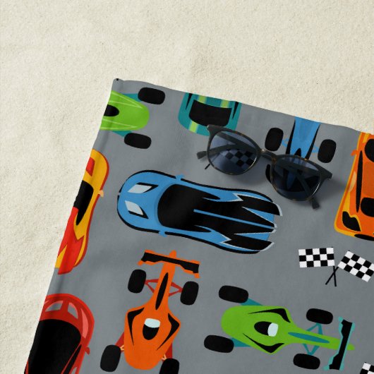 スポーティカラフルレーシングカーキッズパーソナライズされた ビーチタオル (インサイチュ)