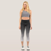 スポーティストライプなモダン文字 – 黒グラデーション カプリレギンス (正面)