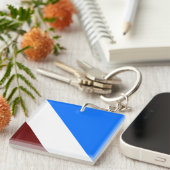 スポーティブライトブルーホワイト深いレッドスラントストライプズ キーホルダー (正面右)