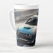 スポーティブルーレーシングカー カフェラテマグ (左アングル)
