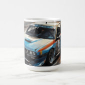 スポーティブルーレーシングカー コーヒーマグカップ (中央)