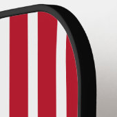 スポーティ赤と白ストライプなモノグラム付きゲーム ピックルボールラケット (左詳細)