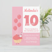 スマイリング ピンク カップケーキ バースデー | 招待状 (スタンド正面)