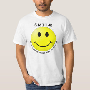 スマイルそれは人々にあなたは何をまでの疑問に思わせます Tシャツ