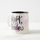 スマイルで一日を開始 ツートーンマグカップ (正面左)