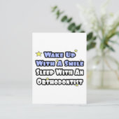 スマイルで目覚める…歯科矯正医で寝る ポストカード (スタンド正面)