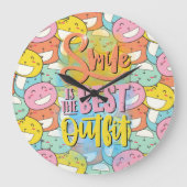 スマイルは最高の服装！やる気を起こさせる ラージ壁時計 (正面)