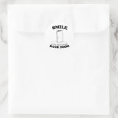 スマイルもしバックドアに持ち込む – .png ラウンドシール (バッグ)